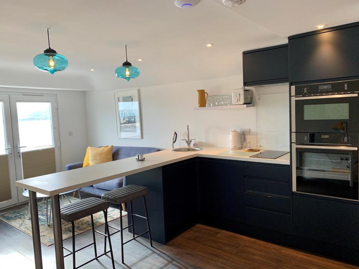 Modern Studio Apartment With Stunning Views! St Ives  Luaran gambar